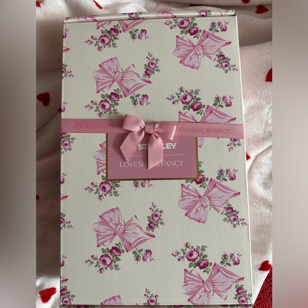 Stanley x LoveShackFancy Rosa Beaux Pink
NWT 40oz